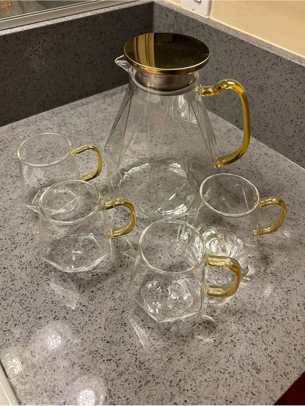 DUJUST Glass Pitcher Set (68 oz) with 4 Cups. Missing 1 Tray. In original box.
